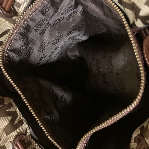 Michael kors authentic handbag - Picture 10 of 12